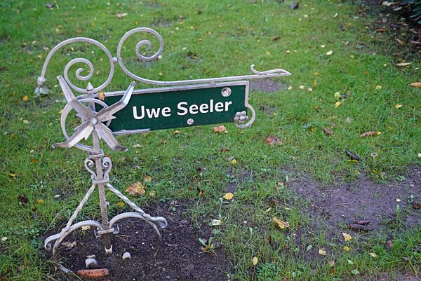 UWE SEELER GRAB SCHALS