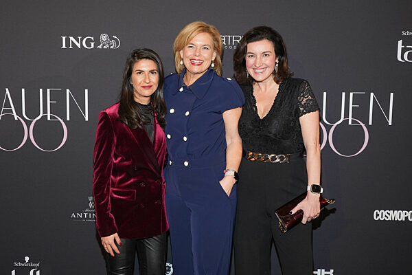 Frauen100 - The Stage in Berlin