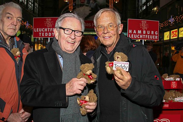 Promis verkaufen Teddybaeren fuer Hamburg Leuchtfeuer