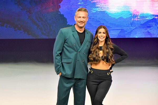 BREUEL-24779-HOLIDAY ON ICE