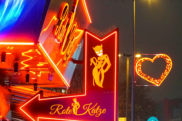 CNTV-24935 ST PAULI ROTE HERZEN