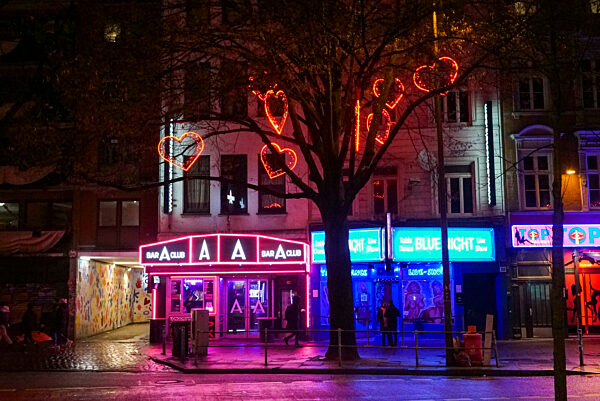 CNTV-24935 ST PAULI ROTE HERZEN