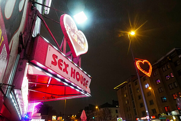 CNTV-24935 ST PAULI ROTE HERZEN