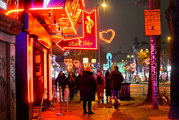 CNTV-24935 ST PAULI ROTE HERZEN