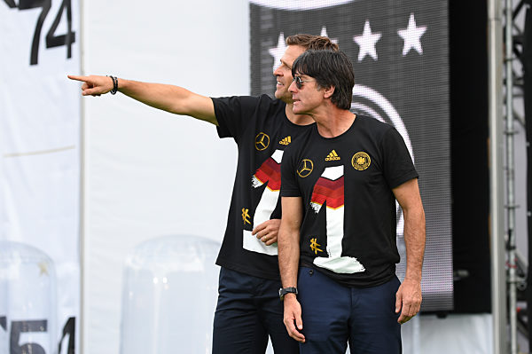 Ankunft des Fussball Weltmeisters Deutschland am Brandenburger Tor