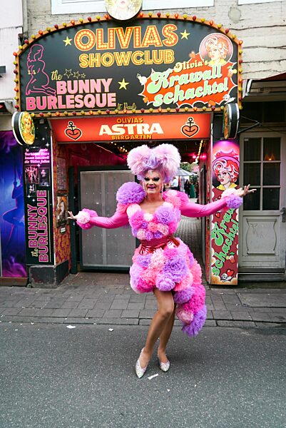 cntv-1.German Burlesque Festival