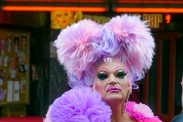 cntv-1.German Burlesque Festival