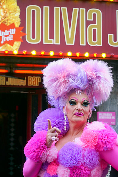 cntv-1.German Burlesque Festival