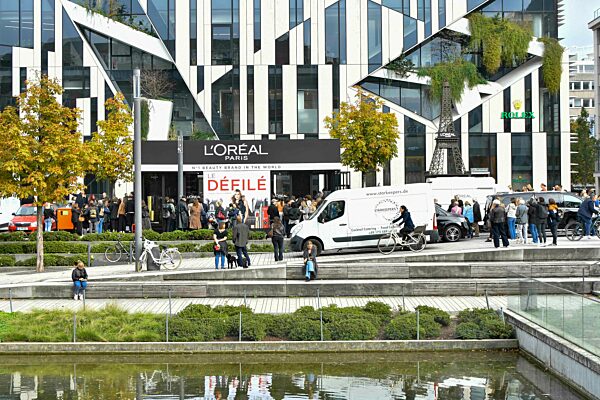 abb-Heidi Klum Loreal Store Oprnig