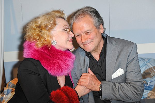 Unbekannt Verzogen Steiner Theater Premiere