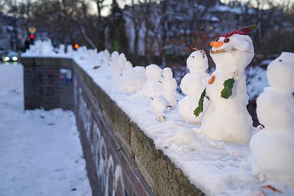 cntv- HH Snowwoman Parade