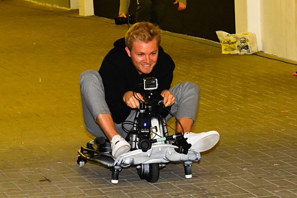 Elektro Kartrennen im Millerntor Stadion Viva con Agua de St. Pauli e.V.