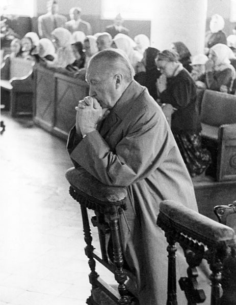 Konrad Adenauer attends mass in Moscow