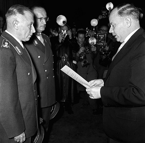Erste deutsche Bundeswehr-Soldaten ernannt