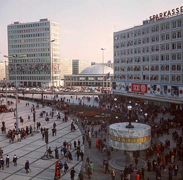 DDR: Alexanderplatz in Ost-Berlin