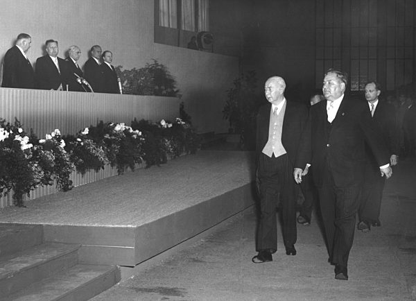 Heuss wieder zum Bundespräsidenten gewählt