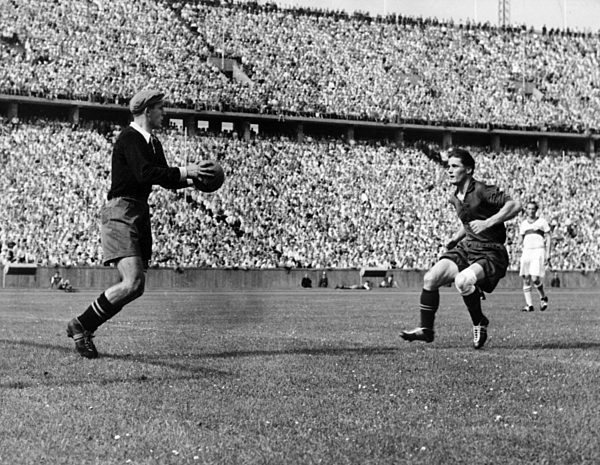 Fußball: Kaiserslautern - VfB Stuttgart 4:1 (1953)