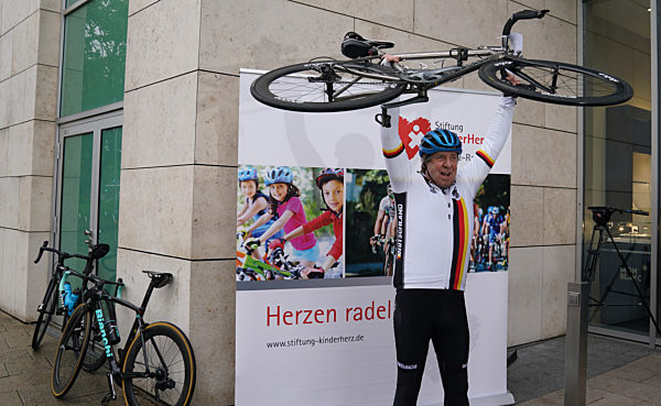 Schauspieler Rohde startet Spendenaktion "HerzRadtour"