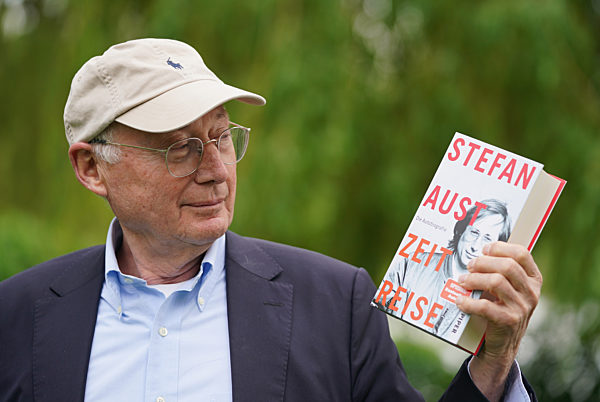 Stefan Aust stellt Autobiografie "Zeitreise" vor
