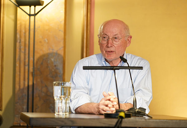 Stefan Aust stellt Autobiografie "Zeitreise" vor