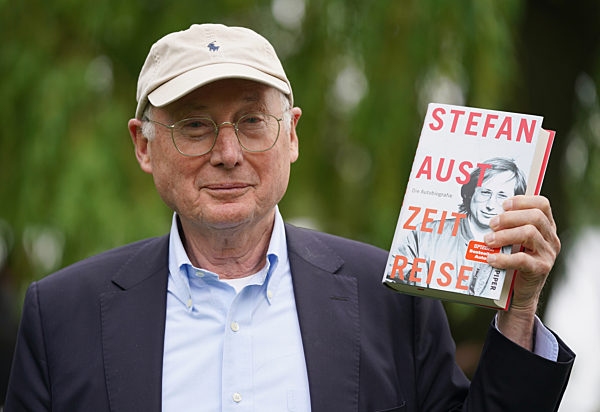 Stefan Aust stellt Autobiografie "Zeitreise" vor