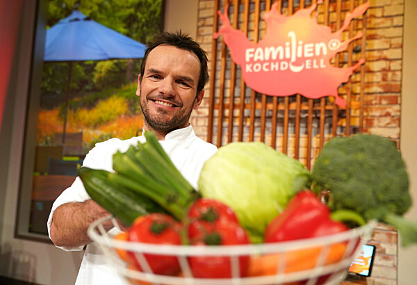 Steffen Henssler bekommt tägliche Familien-Kochshow