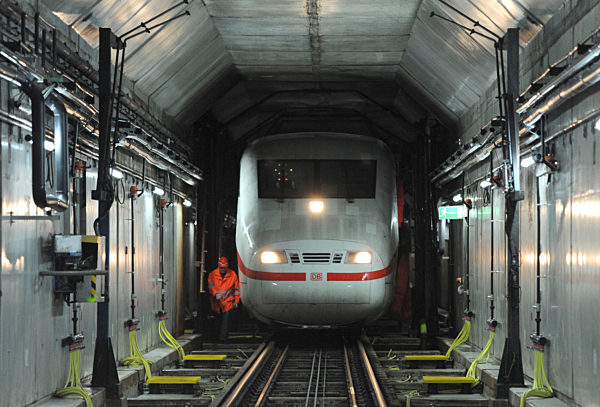 Bahn-Enteisungsanlage in Hamburg