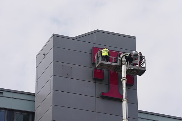 Neues Telekom-Logo in Hamburg