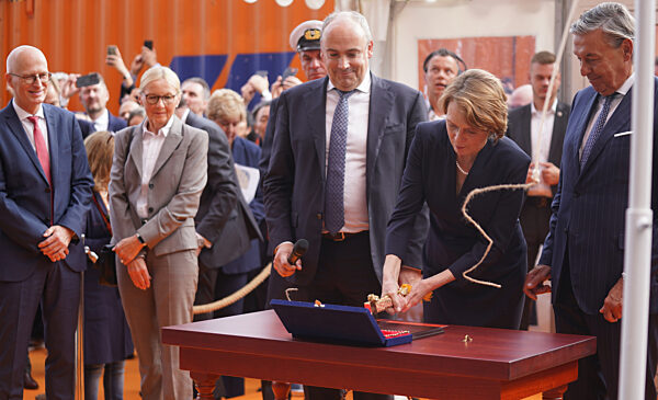 Taufe Containerschiff "Berlin Express"