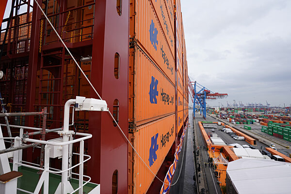 Taufe Containerschiff "Berlin Express"