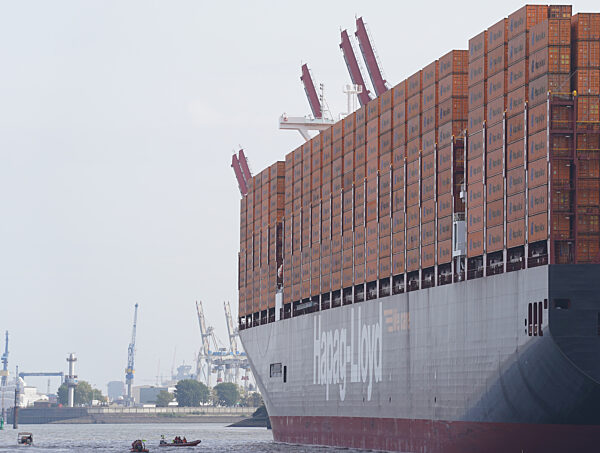 Taufe Containerschiff ãBerlin Express"