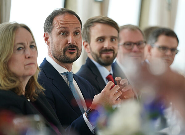 Kronprinz Haakon in Deutschland - Hafenrundfahrt in Hamburg
