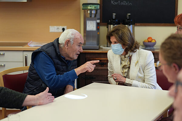 Königin Silvia von Schweden besucht
Demenzstation