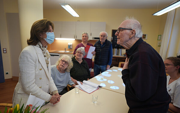 Königin Silvia von Schweden besucht
Demenzstation