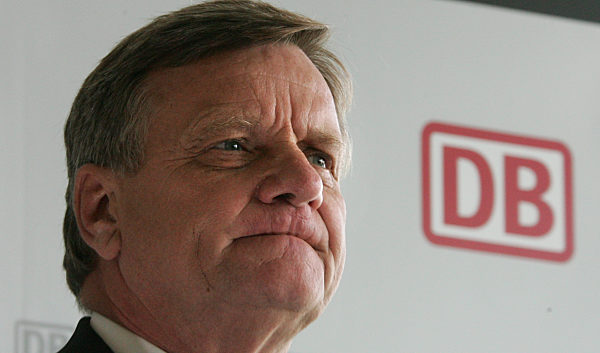 Bahnchef Hartmut Mehdorn nimmt am Dienstag (03.07...