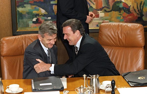 Erste Kabinettssitzung: Fischer und Schröder