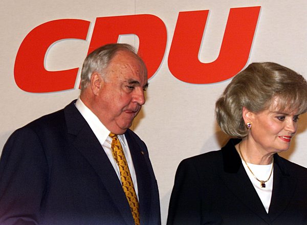 Bundestagswahl: Kohl gesteht Niederlage ein