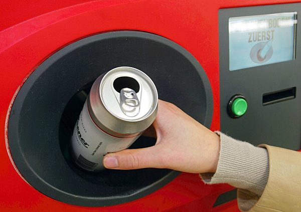 Bundesumweltminister zieht positive erste Dosenpfand-Bilanz