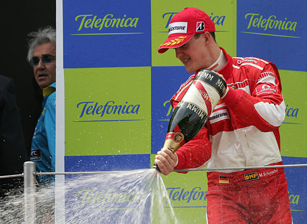 Formel 1 - Großer Preis von Spanien - Michael Schumacher feiert auf dem Podium