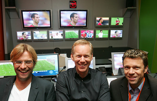 ZDF-Moderator Johannes B. Kerner (M), Urs Meier (R)...