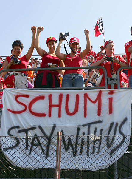 Formel 1 Monza - Fans ermuntern Schumacher zum Weitermachen