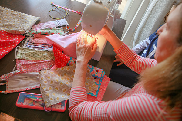 Coronavirus - Selbstgenaehter Mundschutz