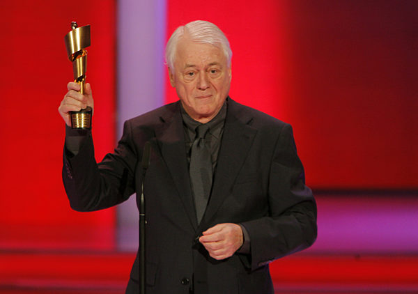 Der Filmemacher, Fernsehproduzent und Drehbuchautor Alexander Kluge freut...