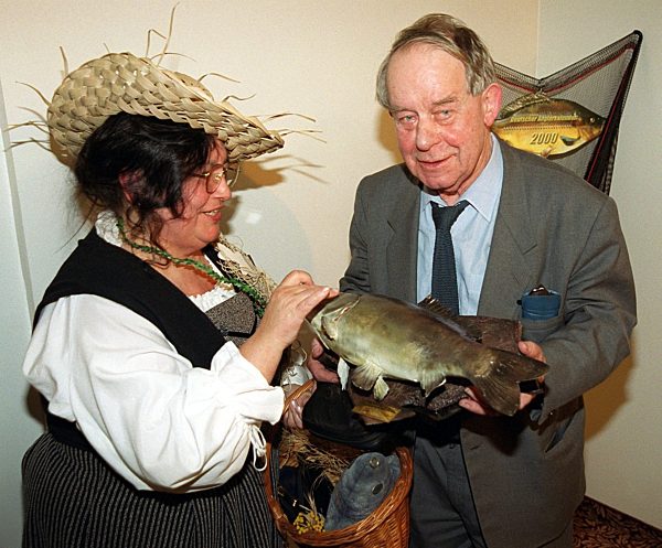 Siegfried Lenz lobt den Karpfen als Jahrhundertfisch