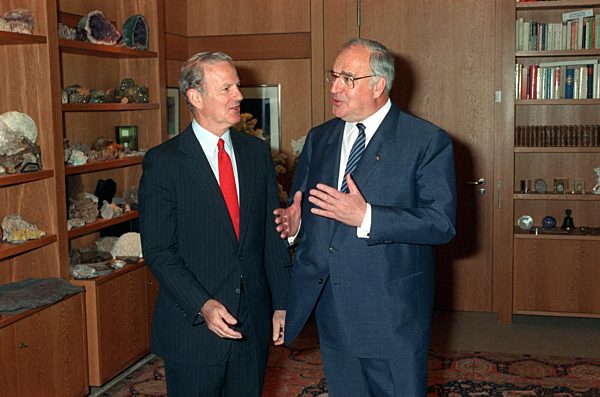 "Zwei-plus-Vier"- Konferenz in Bonn