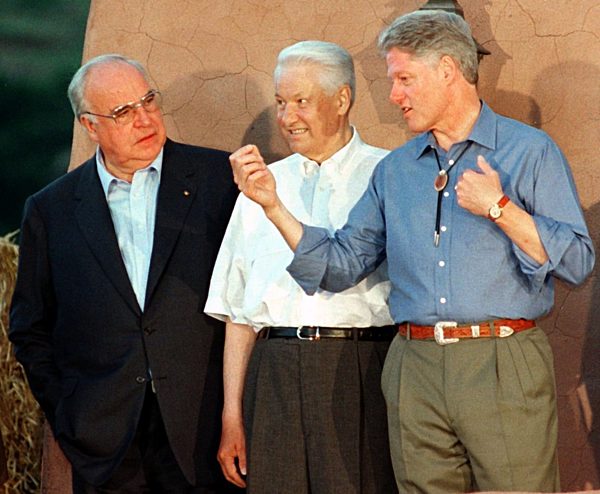 Boris Jelzin resigns