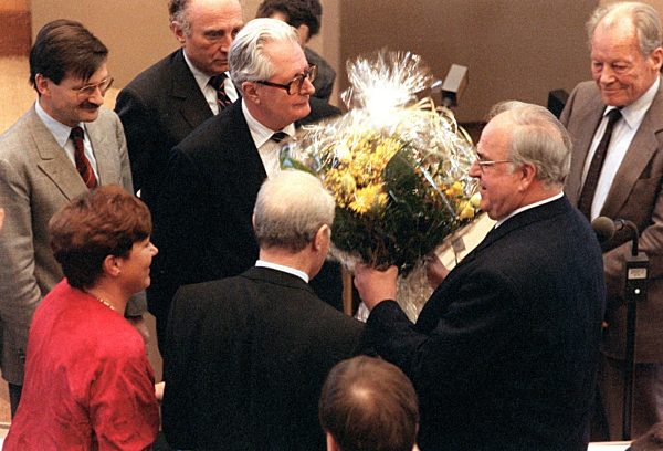 Helmut Kohl erneut zum Bundeskanzler gewählt - 1991