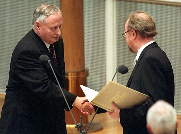 Lafontaine als SPD-Chef und Finanzminister zurückgetreten