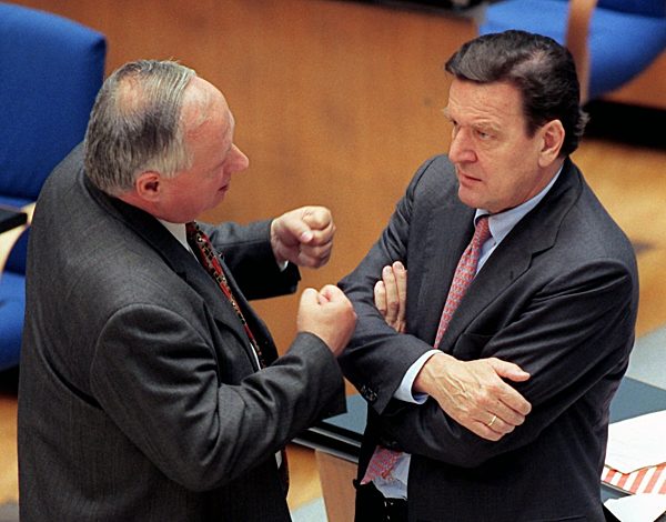 Lafontaine als SPD-Chef und Finanzminister zurückgetreten