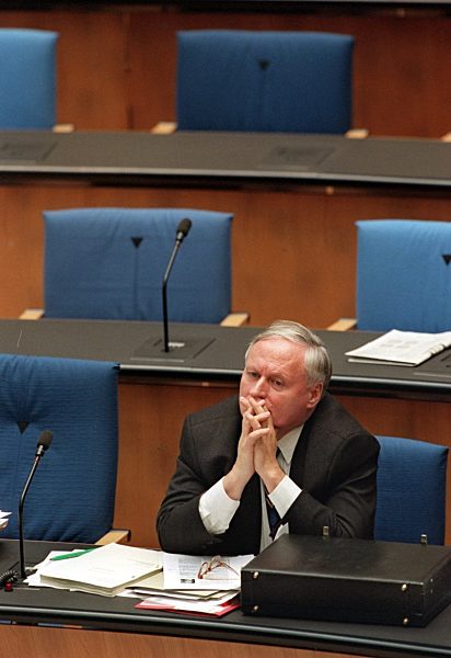 Lafontaine als SPD-Chef und Finanzminister zurückgetreten
